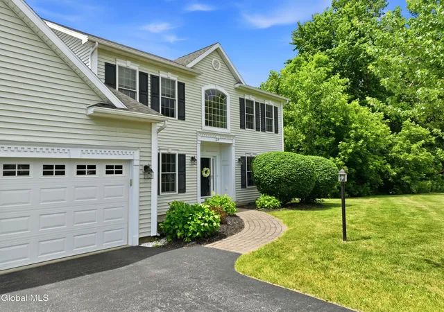 4th image of 29 Heritage Ct, Cohoes, NY 12047 | MLS# 202619896