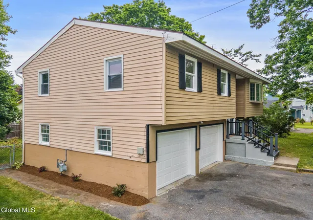 4th image of 62 Green Island Ave, Colonie, NY 12110 | MLS# 202620411
