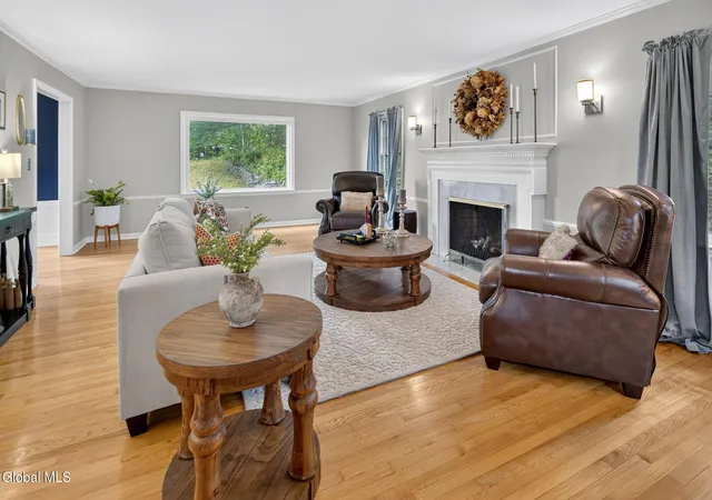 Homes for sale in Niskayuna, NY | 1376 Ruffner Ct, Niskayuna, NY 12309 | MLS# 202619974