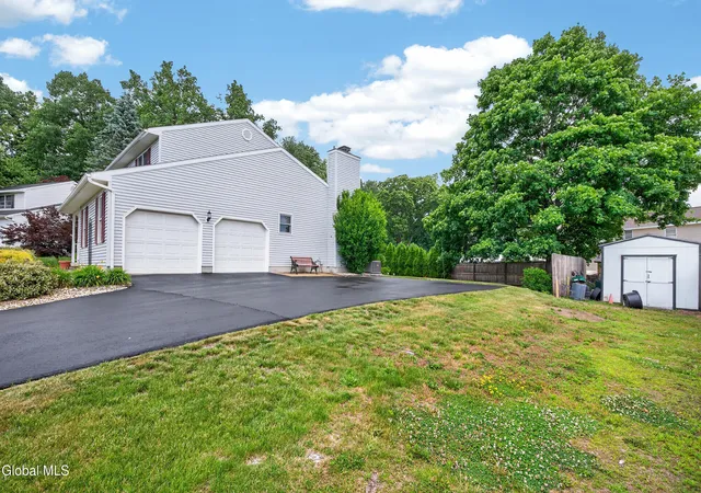 4th image of 44 Mallard Rd, Bethlehem, NY 12077 | MLS# 202620238