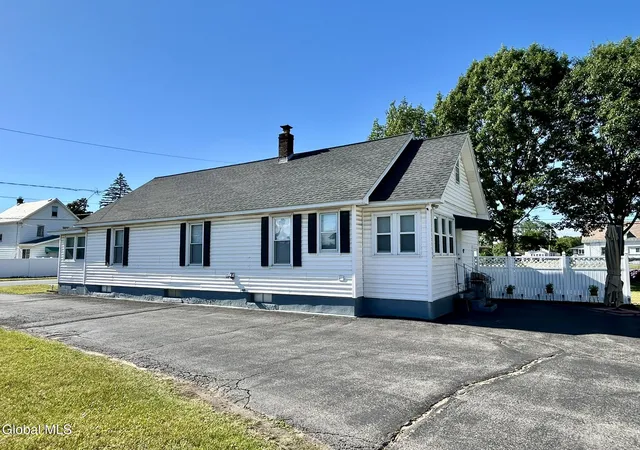 4th image of 3202 Delmar Ave, Rotterdam, NY 12306 | MLS# 202620338