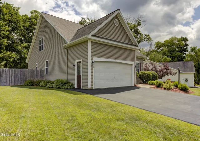 3rd image of 41 Glenview Dr, Schenectady, NY 12302 | MLS# 202620401
