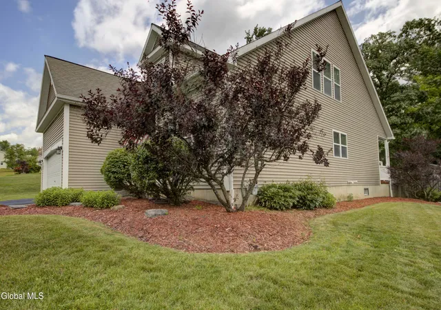 4th image of 41 Glenview Dr, Schenectady, NY 12302 | MLS# 202620401
