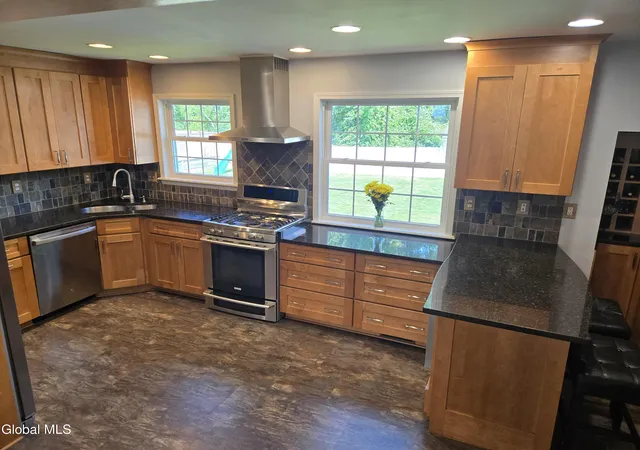 3rd image of 1016 Gates Dr, Rotterdam, NY 12306 | MLS# 202620216