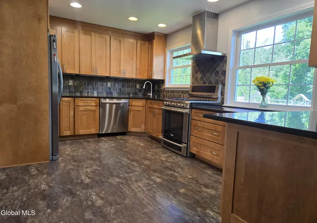 4th image of 1016 Gates Dr, Rotterdam, NY 12306 | MLS# 202620216