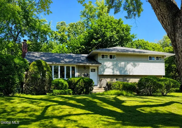 Homes for sale in Niskayuna, NY | 1278 Hawthorn Rd, Niskayuna, NY 12309 | MLS# 202620393
