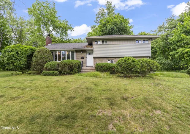 Homes for sale in Niskayuna, NY | 1278 Hawthorn Rd, Niskayuna, NY 12309 | MLS# 202620393