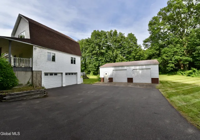 4th image of 913 Hudson River Rd, Mechanicville, NY 12118 | MLS# 202620572