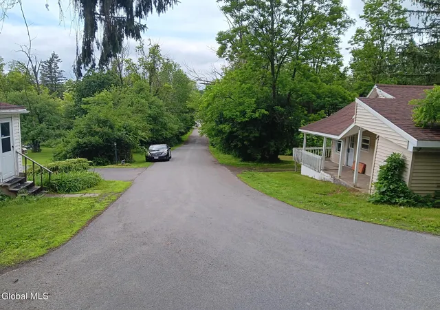 4th image of 352 Hillside Rd, Pattersonville, NY 12137 | MLS# 202620315