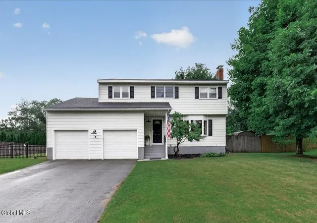 1st image of 6 Bunker Hill Dr, Saratoga Springs, NY 12866 | MLS# 202621117