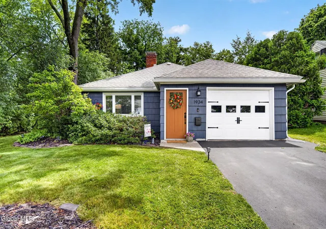 Homes for sale in Niskayuna, NY | 1934 Clifton Park Rd, Niskayuna, NY 12309 | MLS# 202620372