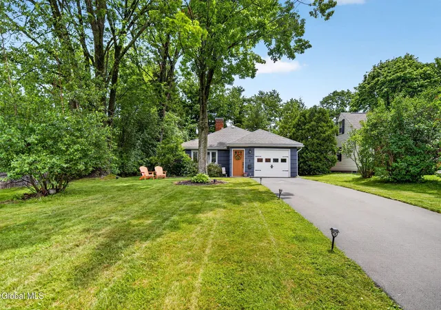 Homes for sale in Niskayuna, NY | 1934 Clifton Park Rd, Niskayuna, NY 12309 | MLS# 202620372