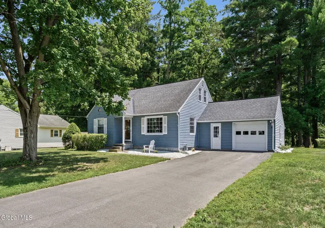 2nd image of 7 Pinewood Rd, Guilderland, NY 12084 | MLS# 202621390