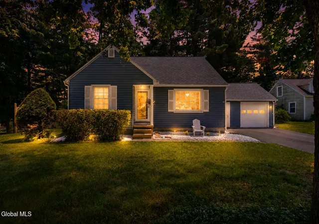 36th image of 7 Pinewood Rd, Guilderland, NY 12084 | MLS# 202621390