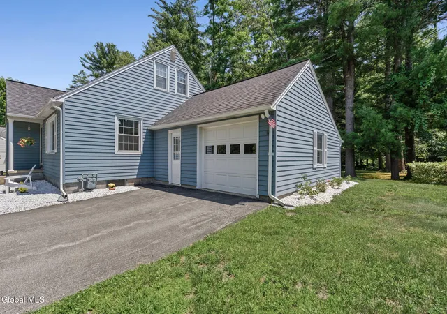3rd image of 7 Pinewood Rd, Guilderland, NY 12084 | MLS# 202621390