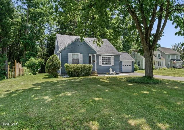 4th image of 7 Pinewood Rd, Guilderland, NY 12084 | MLS# 202621390