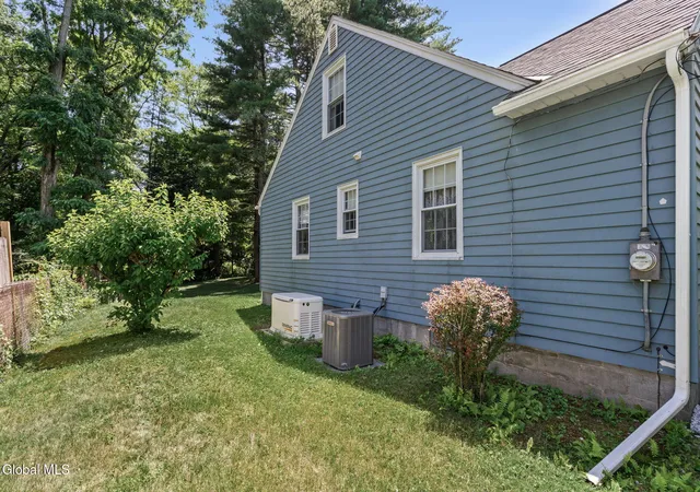5th image of 7 Pinewood Rd, Guilderland, NY 12084 | MLS# 202621390