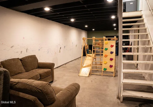 27th image of 18 W Skyview Dr, Cohoes, NY 12047 | MLS# 202620561