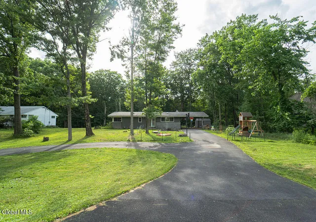 3rd image of 18 W Skyview Dr, Cohoes, NY 12047 | MLS# 202620561
