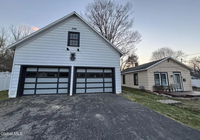 Listing Photo 4 - Condo for sale in building located at 92-94 Reed St, Canajoharie, NY 13317