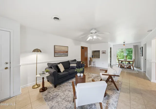 2nd image of 192 Cedarview Ln, Colonie, NY 12189 | MLS# 202620529