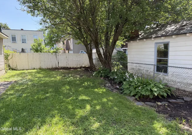 Listing Photo 5 - Condo for sale in building located at 18 Smt Ave, Troy, NY 10573