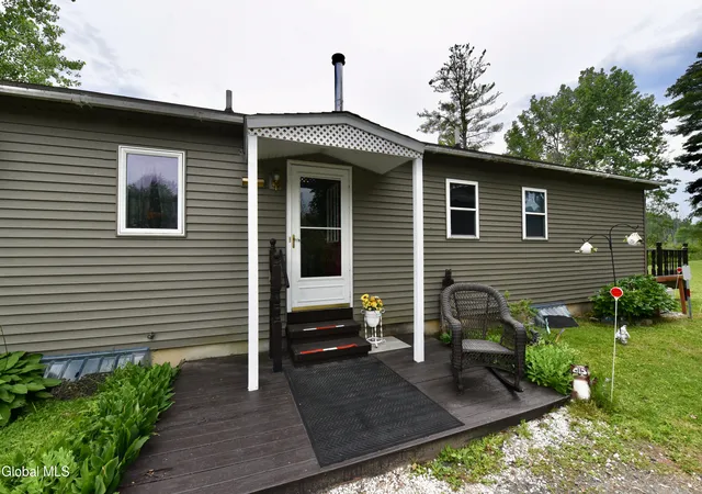 Homes for sale in Amsterdam, NY | 1252 Midline Rd, Amsterdam, NY 12010 | MLS# 202621066