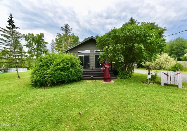 Homes for sale in Amsterdam, NY | 1252 Midline Rd, Amsterdam, NY 12010 | MLS# 202621066