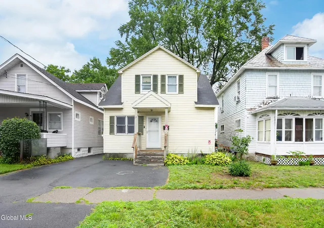 Homes for sale in Schenectady, NY | 17 Frank St, Schenectady, NY 12304 | MLS# 202621414