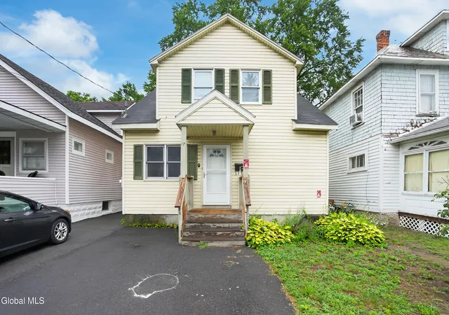 Homes for sale in Schenectady, NY | 17 Frank St, Schenectady, NY 12304 | MLS# 202621414