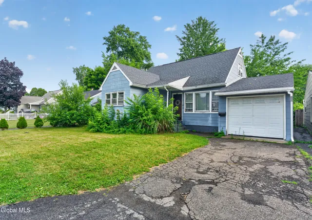 Homes for sale in Schenectady, NY | 2529 Putnam St, Schenectady, NY 12304 | MLS# 202621472