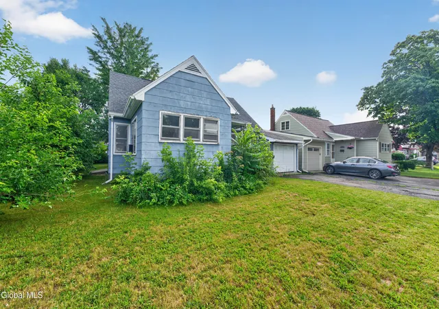 Homes for sale in Schenectady, NY | 2529 Putnam St, Schenectady, NY 12304 | MLS# 202621472