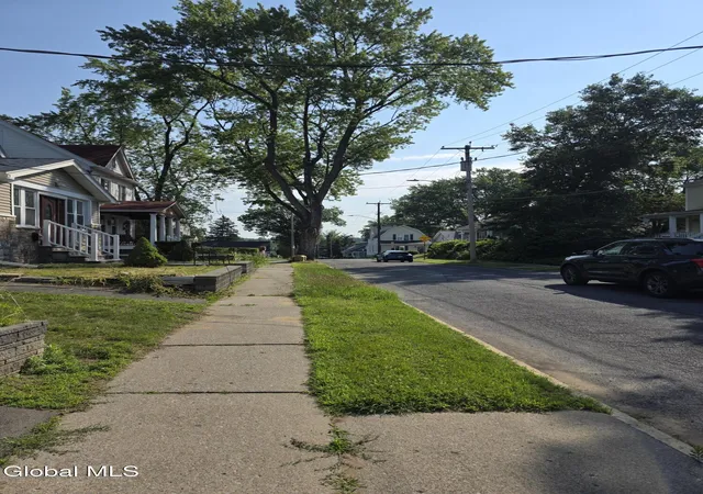 3rd image of 40 Frost Pl, Albany, NY 12205 | MLS# 202620807