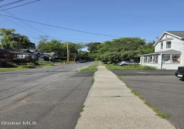 4th image of 40 Frost Pl, Albany, NY 12205 | MLS# 202620807