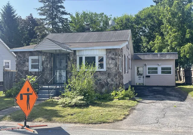 2nd image of 60 Woodlawn St, Rotterdam, NY 12306 | MLS# 202620949