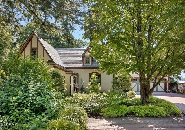 4th image of 674 Crescent Ave, Saratoga Springs, NY 12866 | MLS# 202621505