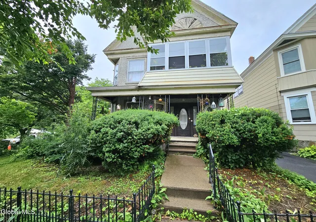 Homes for sale in Schenectady, NY | 1701 Lenox Rd, Schenectady, NY 12308 | MLS# 202621188