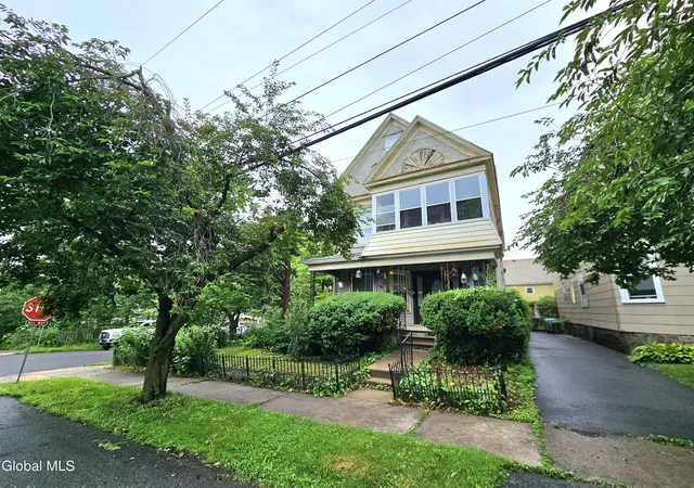 Homes for sale in Schenectady, NY | 1701 Lenox Rd, Schenectady, NY 12308 | MLS# 202621188