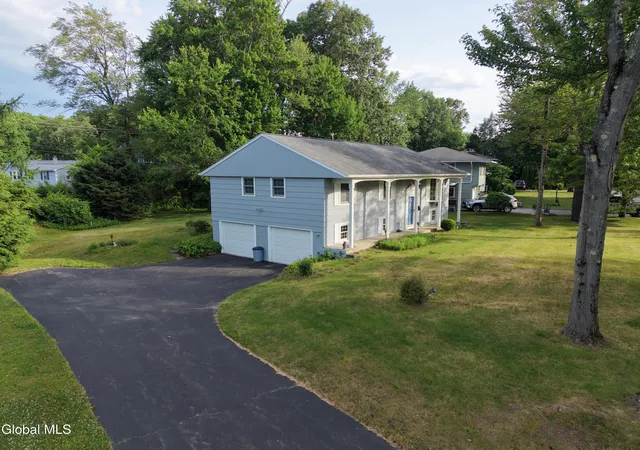 2nd image of 19 Shetland Dr, Bethlehem, NY 12054 | MLS# 202620962