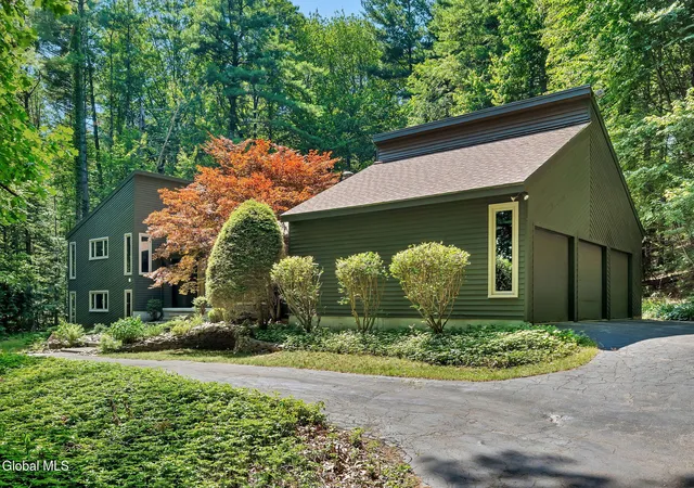 4th image of 27 Robinwood Dr, Clifton Park, NY 12065 | MLS# 202621213