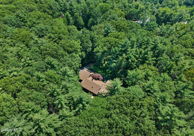 55th image of 27 Robinwood Dr, Clifton Park, NY 12065 | MLS# 202621213