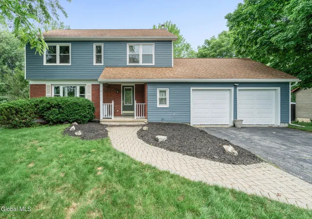 Photo 1 of Sale Pending at 4 Carlyle Ct, Ballston Lake, NY 12019 | MLS# 202621246 | Listing updated on 2026-09-14
