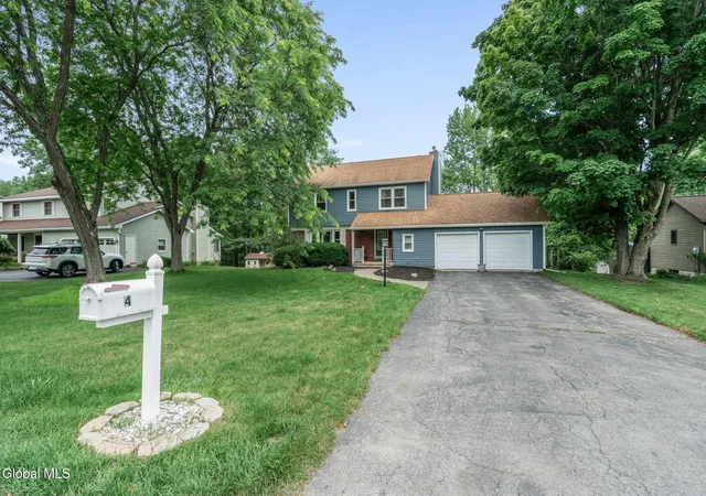 Photo 3 of Sale Pending at 4 Carlyle Ct, Ballston Lake, NY 12019 | MLS# 202621246 | Listing updated on 2026-09-14