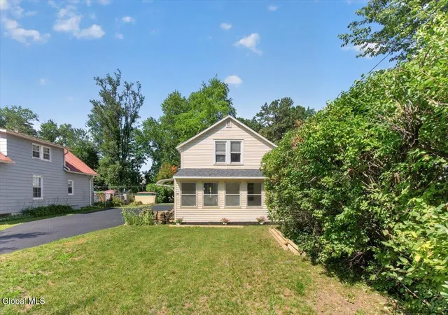 2nd image of 32 Dorlyn Rd, Colonie, NY 12205 | MLS# 202621244