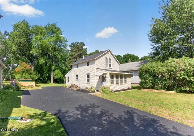 4th image of 32 Dorlyn Rd, Colonie, NY 12205 | MLS# 202621244