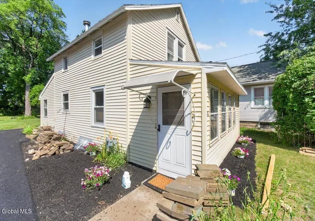 5th image of 32 Dorlyn Rd, Colonie, NY 12205 | MLS# 202621244