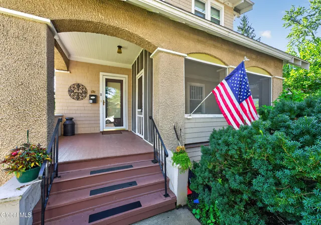 Photo 4 of Sale Pending at 3 Glenwood St, Guilderland, NY 12203 | MLS# 202624790 | Listing updated on 2026-09-02