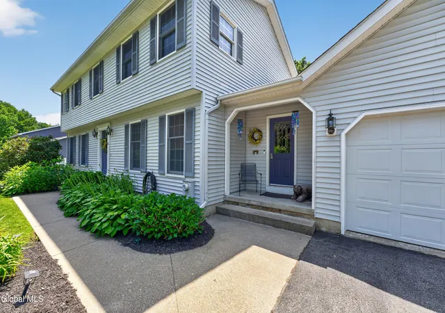 5th image of 4 Stottle Ln, Schenectady, NY 12302 | MLS# 202621029