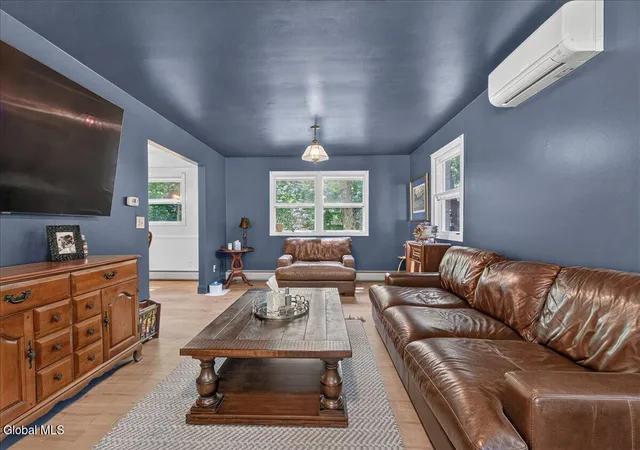 4th image of 8 Cypress Pt, Clifton Park, NY 12065 | MLS# 202621531