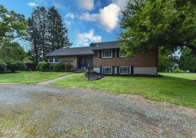 2nd image of 144 Ashdown Rd, Clifton Park, NY 12019 | MLS# 202621226